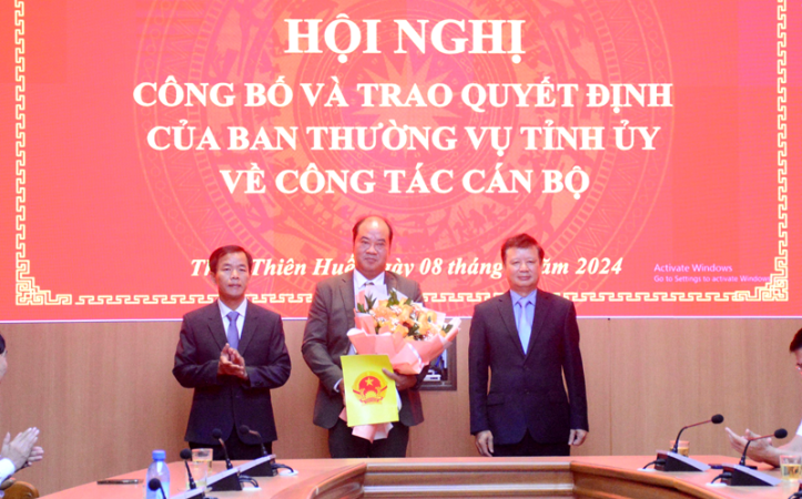 Ông Nguyễn Văn Mạnh, Tỉnh ủy viên, Bí thư Huyện ủy, Chủ tịch Hội đồng nhân dân huyện Phú Lộc đến nhận công tác tại Sở Nội vụ, giữ chức Giám đốc Sở Nội vụ, kể từ ngày 10/4/2024.