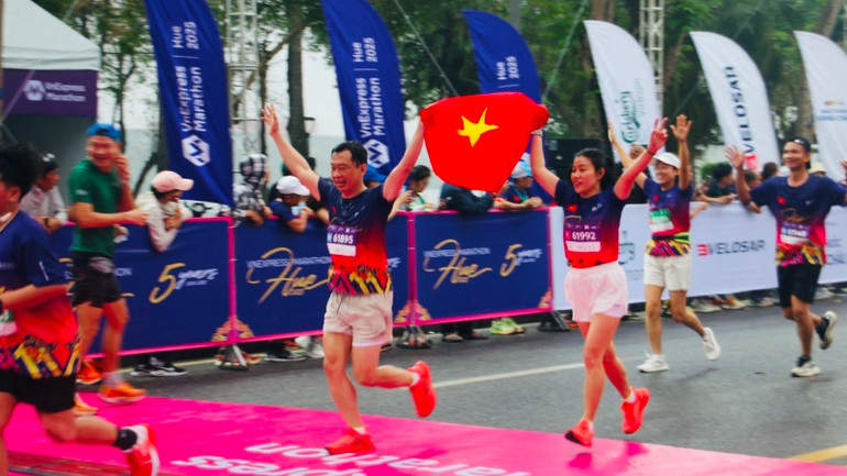 Sôi động Giải VnExpress Marathon Huế 2025 ảnh 24