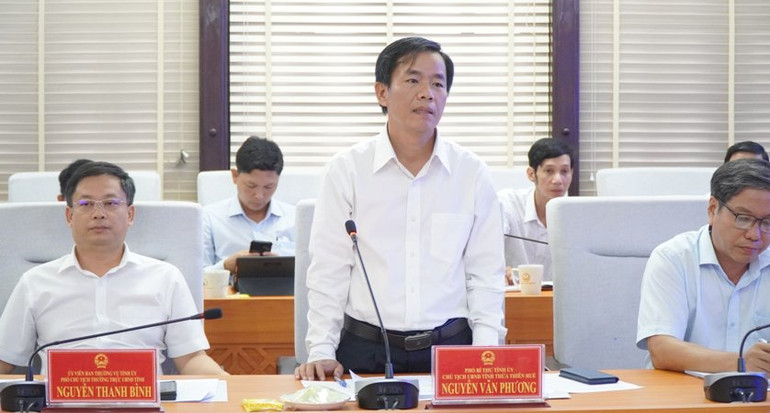 Chủ tịch Ủy ban nhân dân tỉnh Thừa Thiên Huế Nguyễn Văn Phương phát biểu tại buổi làm việc.