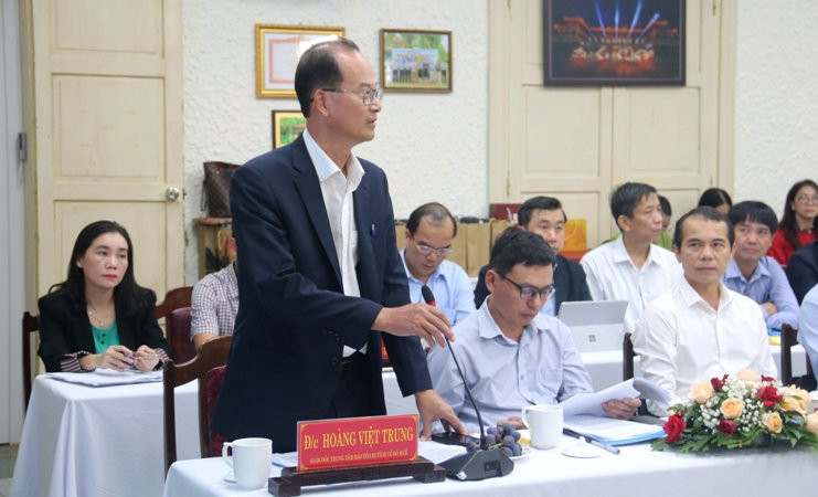 Giám đốc Trung tâm bảo tồn di tích cố đô Huế Hoàng Việt Trung báo cáo tại buổi làm việc.