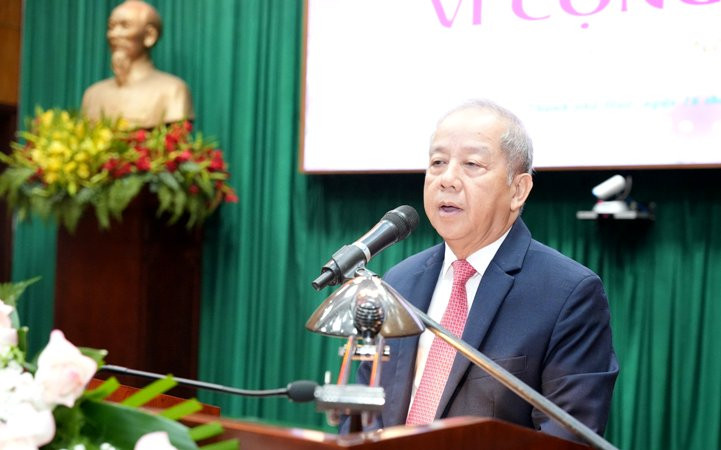 Đồng chí Phó Bí thư Thường trực Tỉnh ủy Phan Ngọc Thọ phát biểu chúc mừng, chia vui cùng các gương mặt tiêu biểu được tuyên năm nay.