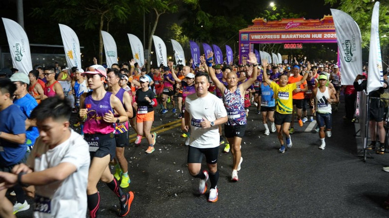 Sôi động Giải VnExpress Marathon Huế 2025 ảnh 10