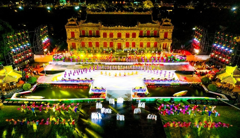 Festival Huế năm nay tiếp tục sử dụng công nghệ 3D mapping, kết hợp giữa 3D và công nghệ làm phim - một loại hình nghệ thuật hiện đại và tiên tiến.