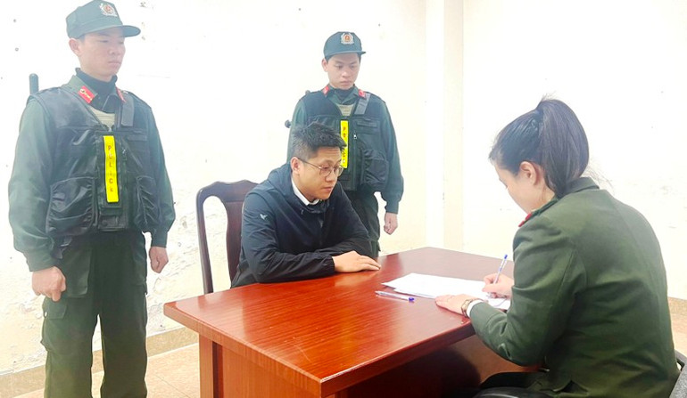 Đối tượng Lương Hoàng Nhật Nam tại cơ quan điều tra. (Ảnh: Công an)