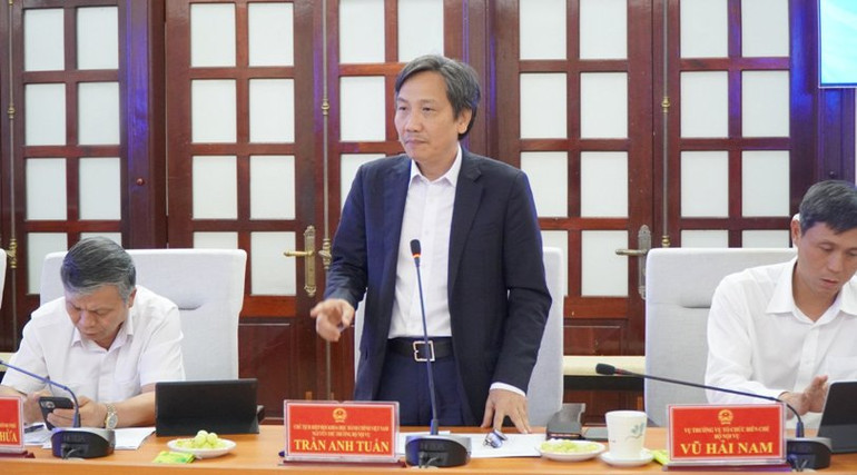 Các thành viên trong Đoàn kiểm tra cũng chỉ ra những khó khăn, tồn tại của tỉnh trong việc thực hiện các nhiệm vụ cải cách hành chính.