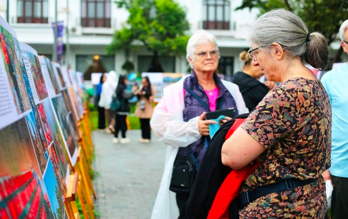 Triển lãm cũng thu hút nhiều du khách trong nước và quốc tế đến tham quan, thưởng thức.