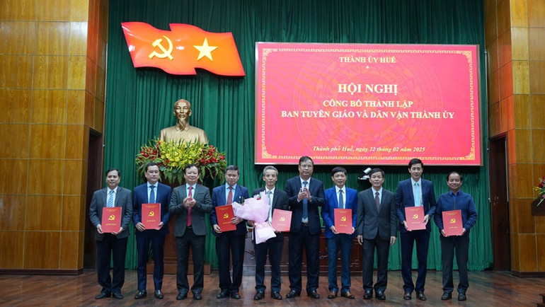 Công bố quyết định hợp nhất Ban Tuyên giáo và Dân vận Thành ủy và công tác nhân sự tại Ban này.