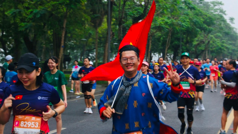 Sôi động Giải VnExpress Marathon Huế 2025 ảnh 12