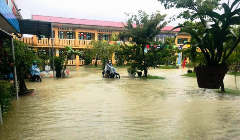 Ngành giáo dục và đào tạo tỉnh Thừa Thiên Huế đã thông báo cho toàn bộ học sinh của 568 trường mầm non và phổ thông, các trung tâm giáo dục nghề nghiệp-giáo dục thường xuyên nghỉ học từ chiều ngày 13/10.