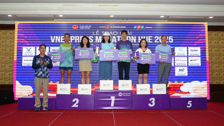 Sôi động Giải VnExpress Marathon Huế 2025 ảnh 29