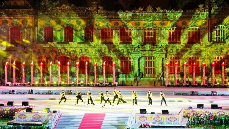 Hiphop Nắng thủy tinh của nhóm Alex Tú.