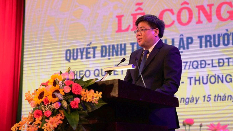 Ông Hoàng Bảo Hùng, Giám đốc Trung tâm Công nghệ thông tin tỉnh được điều động giữ chức vụ Hiệu trưởng Trường Cao đẳng Huế.