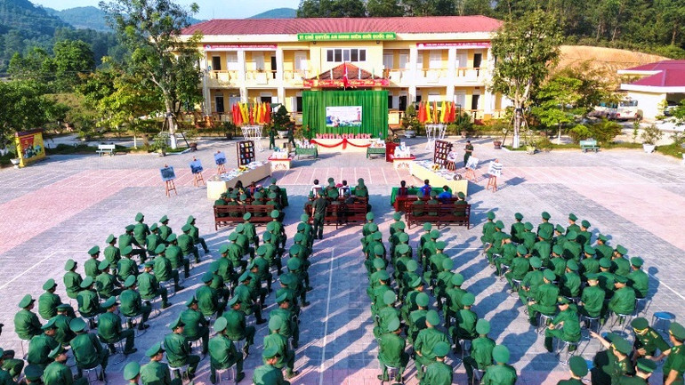 Tuyên truyền pháp luật cho các em học sinh Trường Trung học cơ sở Điền Hải.