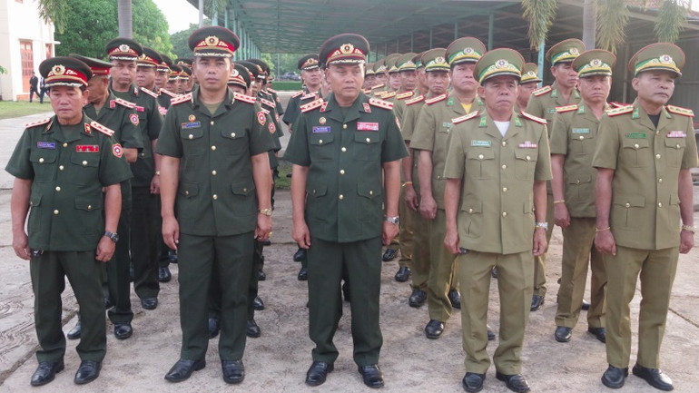 Lực lượng vũ trang tỉnh Salavan đến dự buổi lễ.