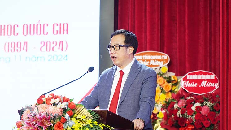 Phó Giáo sư, Tiến sĩ Lê Anh Phương, Giám đốc Đại học Huế phát biểu tại hội thảo.