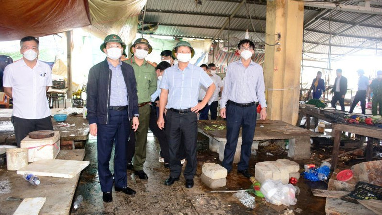 Đồng chí Bí thư Tỉnh ủy Lê Trường Lưu đã đi thực địa, khảo sát hiện trường vụ cháy. Đồng chí Bí thư Tỉnh ủy Lê Trường Lưu đã đi thực địa, khảo sát hiện trường vụ cháy.