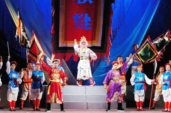 Các tác giả, các nghệ sĩ đã phấn đấu, miệt mài sáng tạo nhằm giới nghệ thuật tuồng Huế - một loại hình nghệ thuật của văn hóa Huế đến với công chúng trong và ngoài nước. (Ảnh: MH)