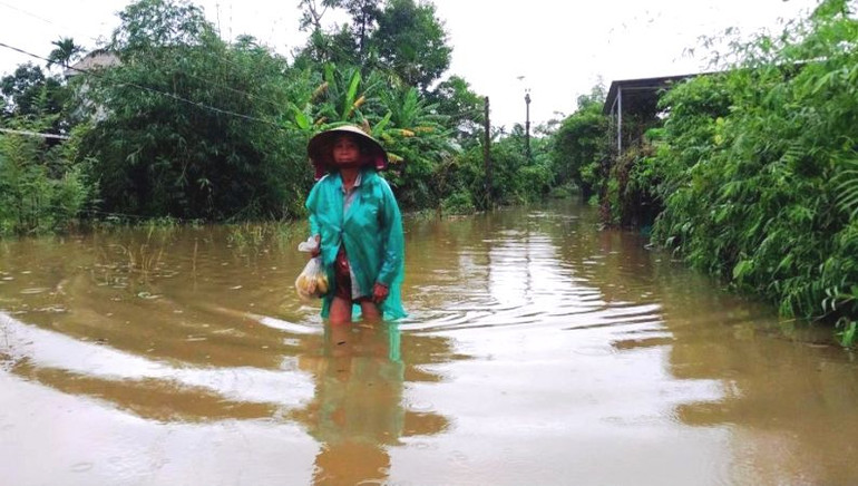 Một số điểm tại xã Quảng Phú (huyện Quảng Điền) nước lụt dâng cao gần 0,5m.