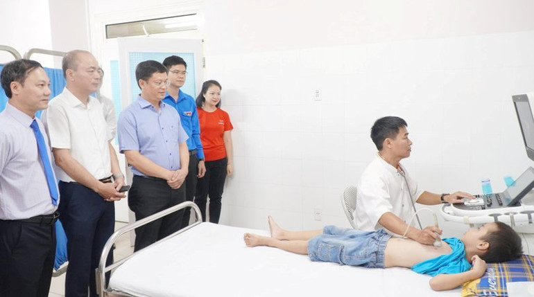 Khám sàng lọc bệnh tim miễn phí cho trẻ em dưới 16 tuổi tại Bệnh viện Trung ương Huế.