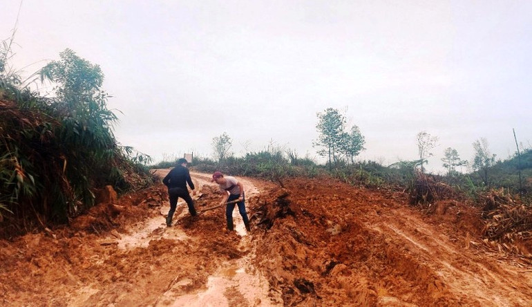 Tại huyện miền núi Nam Đông, nhiều vị trí có nguy cơ rất cao xảy ra lũ quét, sạt lở đất, trượt đất khi có mưa lớn kéo dài các xã Thượng Quảng, Thượng Long, Thượng Nhật...