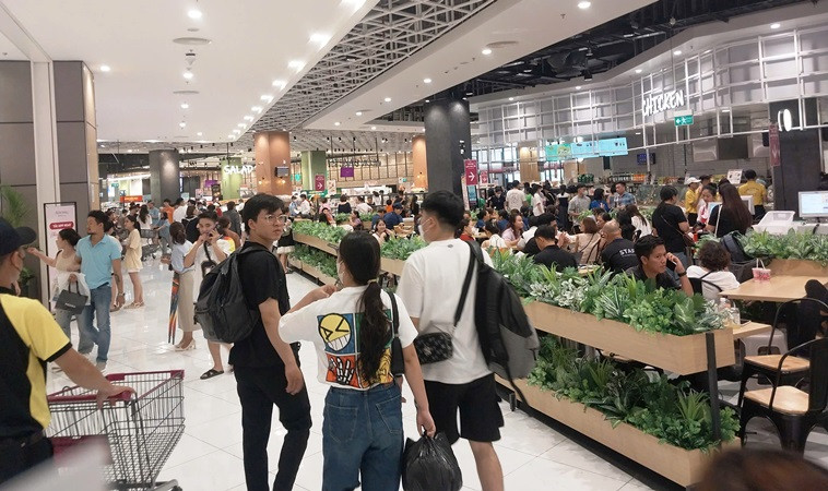 Khu vực thực phẩm tươi sống tại AEON Mall Huế thu hút người tiêu dùng.