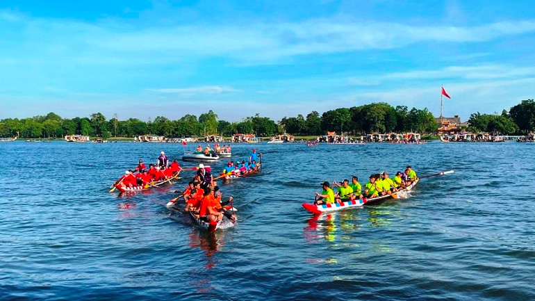 Giải đua ghe truyền thống tỉnh Thừa Thiên Huế được duy trì và phát triển liên tục từ nhiều năm nay.