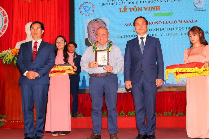 Giáo sư Bruno Lucio Masala, 1 trong có 2 trí thức khoa học công nghệ tiêu biểu người ngoài được tôn vinh lần này.