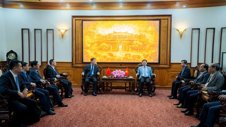 Tại buổi tiếp, làm việc giữa hai thành phố Huế và thành phố Lâm Nghi. (ảnh: V.Bốn)