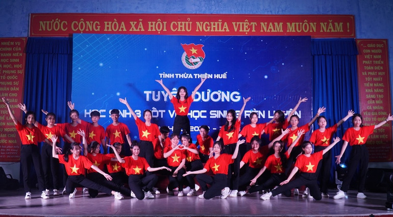 Lễ tuyên dương là sự động viên giúp các em tiếp tục phấn đấu, rèn luyện.