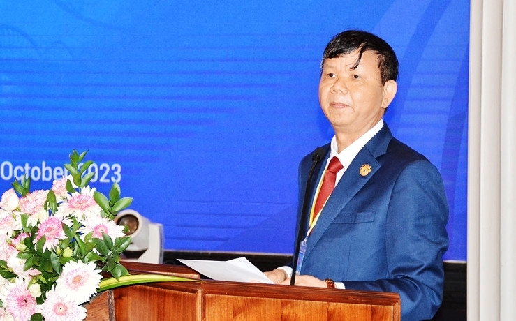 Thiếu tướng, PGS,TS Vũ Cương Quyết phát biểu khai mạc hội thảo.