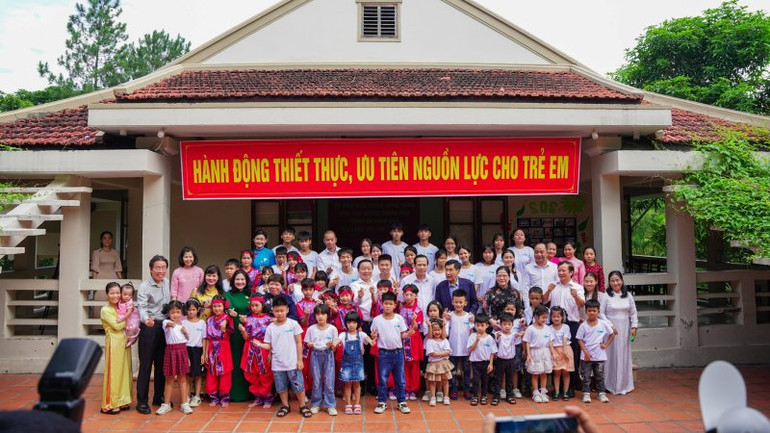 Phó Thủ tướng bày tỏ: "Các cháu hãy mơ ước và khát khao, nỗ lực thực hiện mơ ước của mình để phát triển bản thân và đóng góp cho phát triển đất nước, rạng danh dân tộc Việt Nam".