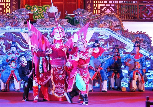 Các nghệ sĩ đã góp phần giữ gìn nghệ thuật tuồng Huế một cách bài bản, khoa học. (Ảnh: MH)