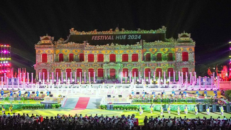 Các màn trình diễn kết hợp giữa những nghệ sĩ trong và ngoài nước trong đêm nay tiếp tục khẳng định một tinh thần kết nối, tính giao thoa, hội nhập và phát triển.