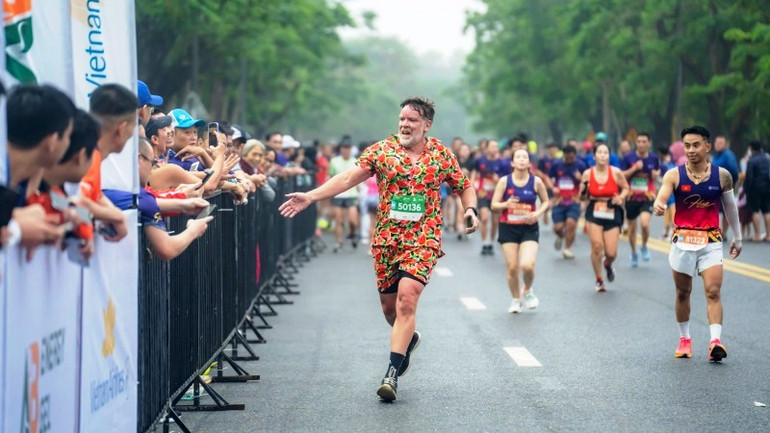 Sôi động Giải VnExpress Marathon Huế 2025 ảnh 17