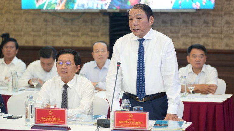 Bộ trưởng Văn hóa, Thể thao và Du lịch Nguyễn Văn Hùng kiến nghị rà soát, xem xét mở rộng phạm vi áp dụng những cơ chế, chính sách đặc thù phát triển của một số địa phương trong vùng ra toàn vùng.