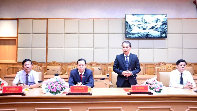 Chủ tịch Ủy ban nhân dân thành phố Huế Võ Lê Nhật hứa phát huy tinh thần đoàn kết, trách nhiệm để lãnh, chỉ đạo, thực hiện thắng lợi Nghị quyết Đảng bộ tỉnh và thành phố Huế đã đề ra.