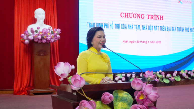 Bà Đặng Thị Kim Oanh, Chủ tịch Tập đoàn Kim Oanh, Chủ tịch Hội đồng quản lý Quỹ Khởi sự Từ Tâm phát biểu tại chương trình. Bà Đặng Thị Kim Oanh, Chủ tịch Tập đoàn Kim Oanh, Chủ tịch Hội đồng quản lý Quỹ Khởi sự Từ Tâm phát biểu tại chương trình.
