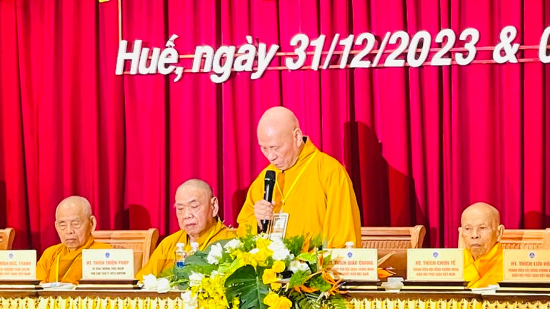 Phó Pháp chủ, Trưởng lão Hòa thượng Thích Giác Quang tuyên đọc thư chúc mừng của Đức Pháp chủ - Đại lão Hòa thượng Thích Trí Quảng.