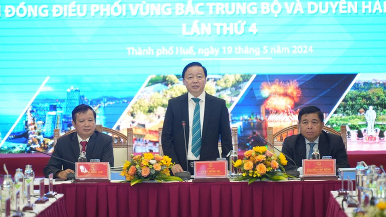 Phó Thủ tướng Trần Hồng Hà đề nghị các địa phương lựa chọn những dự án kết nối tiểu vùng, nội vùng, liên vùng cần ưu tiên đầu tư.