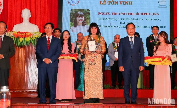 Trí thức khoa học công nghệ của tỉnh đã đóng góp tài năng và trí tuệ cho khoa học.