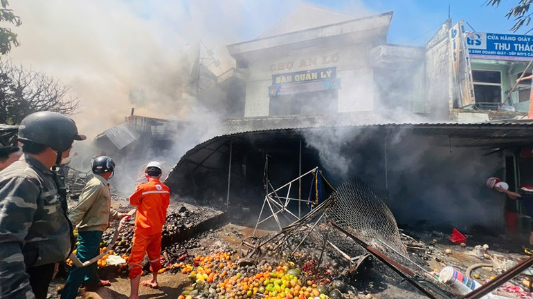 Nguyên nhân cũng như thiệt hại do vụ cháy gây ra đang được xác minh, thống kê.