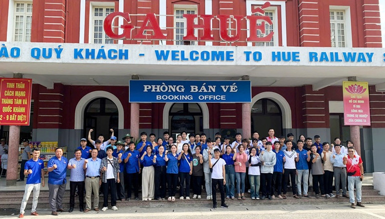 Họ đến từ các doanh nghiệp, có người là vận động viên, võ sĩ chuyên nghiệp đều đã trải qua đào tạo về cứu hộ cứu nạn.