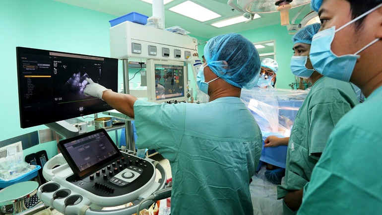 Sự thành công về ghép tạng “xuyên Việt” đã khẳng định vị thế của Bệnh viện Trung ương Huế trong việc chinh phục đỉnh cao của ghép tạng. (ảnh: Th.Hiển)