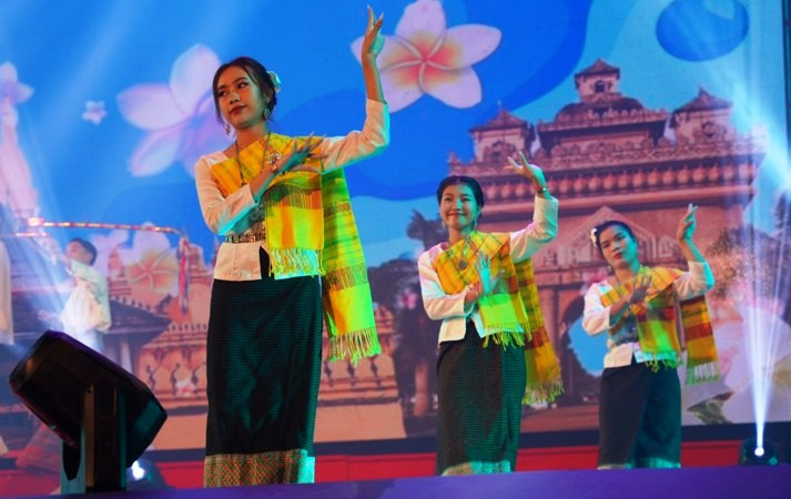 Nhiều tiết mục biểu diễn âm nhạc, múa, hoạt cảnh, thời trang đặc sắc và hấp dẫn.