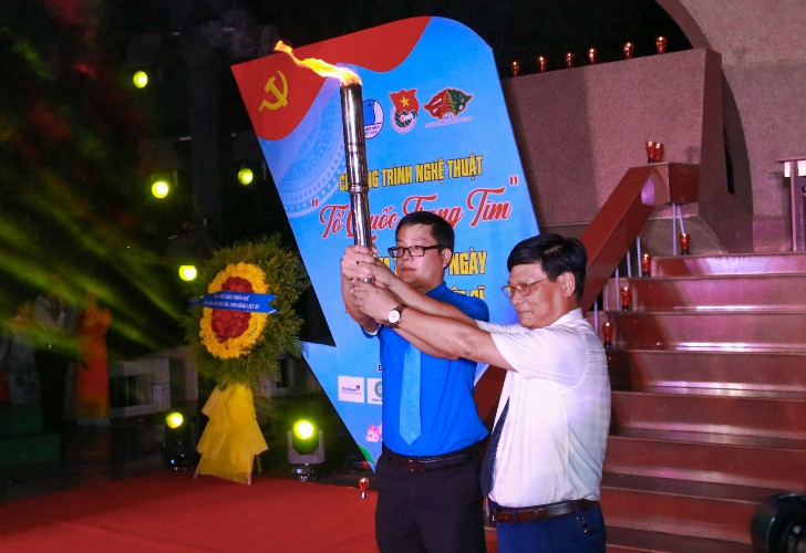 Tiếp lửa truyền thống cho các bạn trẻ.