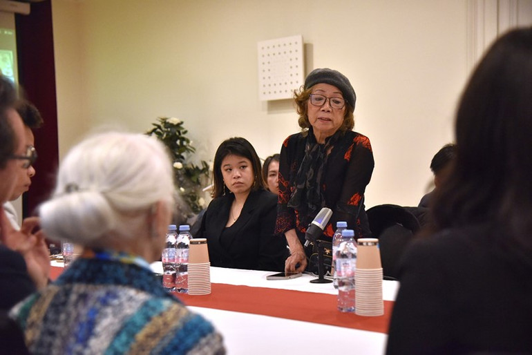 Bà Vanna Siriphanthong, Chủ tịch Hội Công nhân Lao động Việt Nam tại Pháp, chia sẻ về các hoạt động giúp đỡ bà con bị bão lũ. (Ảnh: MINH DUY) Bà Vanna Siriphanthong, Chủ tịch Hội Công nhân Lao động Việt Nam tại Pháp, chia sẻ về các hoạt động giúp đỡ bà con bị bão lũ. (Ảnh: MINH DUY)