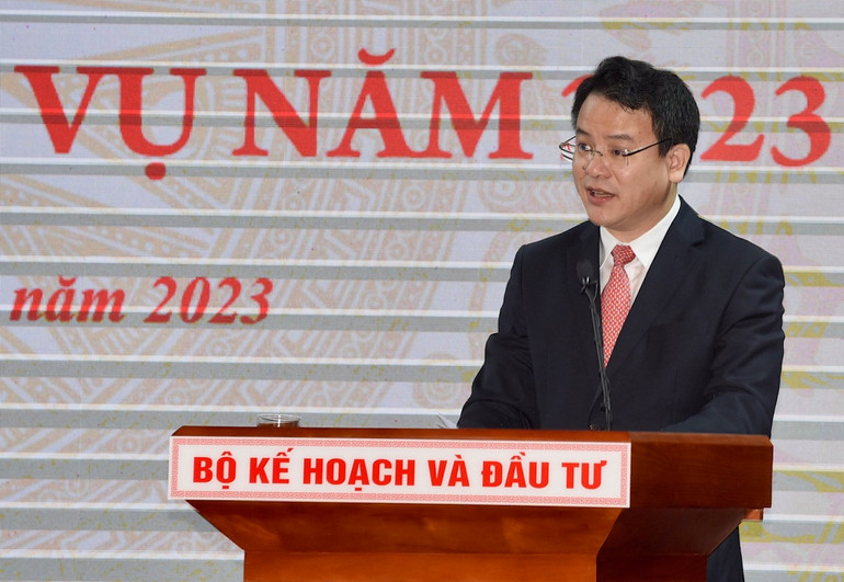 Thứ trưởng Kế hoạch và Đầu tư Trần Quốc Phương trình bày báo cáo công tác năm 2022. (Ảnh: TRẦN HẢI) Thứ trưởng Kế hoạch và Đầu tư Trần Quốc Phương trình bày báo cáo công tác năm 2022. (Ảnh: TRẦN HẢI)