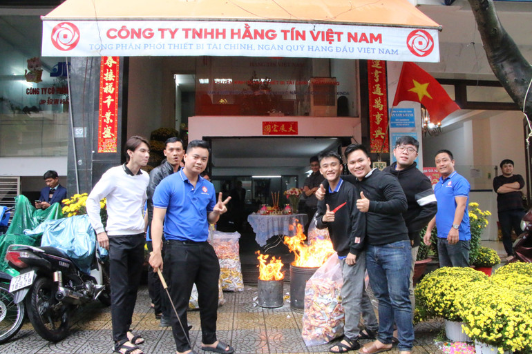 Nhiều doanh nghiệp khởi động sản xuất kinh doanh sáng mùng 6 Tết.