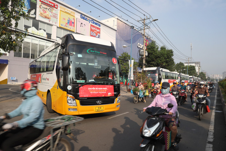 “Chuyến xe hạnh phúc” chính thức lăn bánh, đưa người lao động có hoàn cảnh khó khăn về quê ăn Tết.