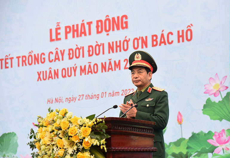 Đại tướng Phan Văn Giang, Bộ trưởng Quốc phòng phát biểu tại Lễ phát động “Tết trồng cây đời đời nhớ ơn Bác Hồ”. (Ảnh: Dương Giang/TTXVN)